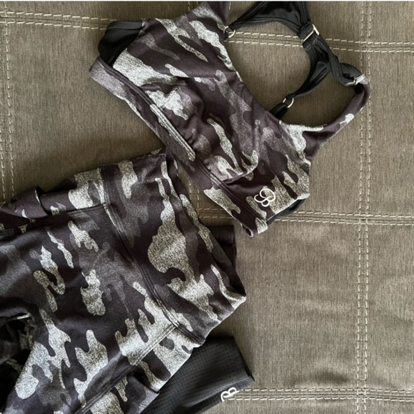 Bombshell sport set - Picture 3 of 3